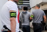 Katowice. Międzynarodowa grupa przestępcza prowadząca nielegalną produkcję sterydów rozbita przez CBŚP. Zatrzymano 19 osób w trzech krajach