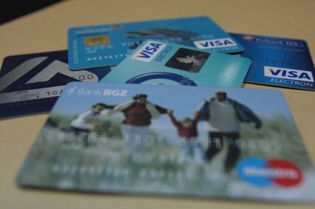 Pomimo rosnącej liczby kart debetowych i kredytowych, gotówka jest najczęściej wybieraną formą płatności. Fot. D. Danek