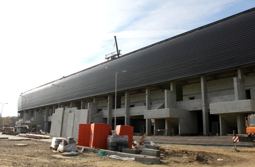 Stadion miejski w Tychach. Termin zakończenia budowy - 11...