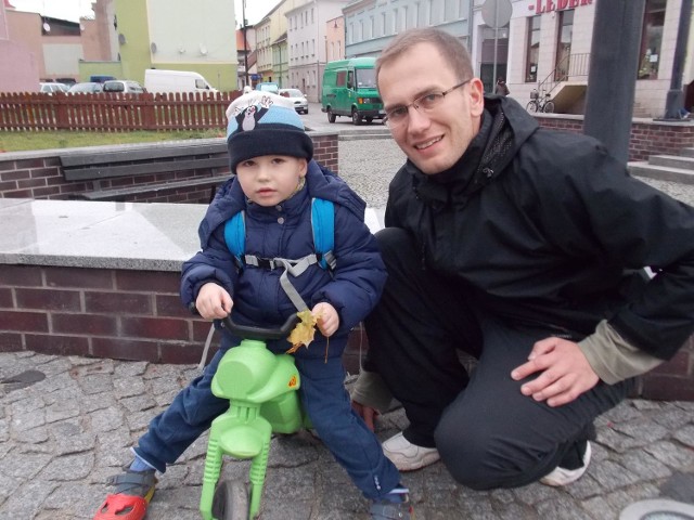 Jak opowiada Josef Šeda, nasze miasto bardzo mu się podoba. Na zdjęciu z synkiem Filipem.