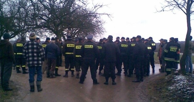 W piątkowych poszukiwaniach w gminie Gnojno uczestniczyło około 70 osób.