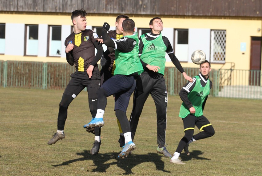 Sparingowy blamaż. Siarka Tarnobrzeg przegrała z Czarnymi Połaniec i Garbarnią Kraków. Bilans bramek 1:10. (ZDJĘCIA)