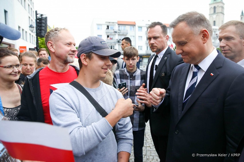 Prezydent Andrzej Duda spotkał się z mieszkańcami Olesna. To pierwsze tego typu wydarzenie po dwóch latach pandemii