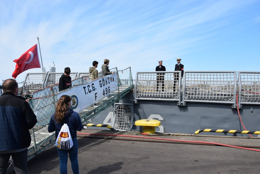 Okręty NATO otwarte dla zwiedzających w porcie w Gdyni. Marynarze zostaną tu na święta [zdjęcia, wideo]