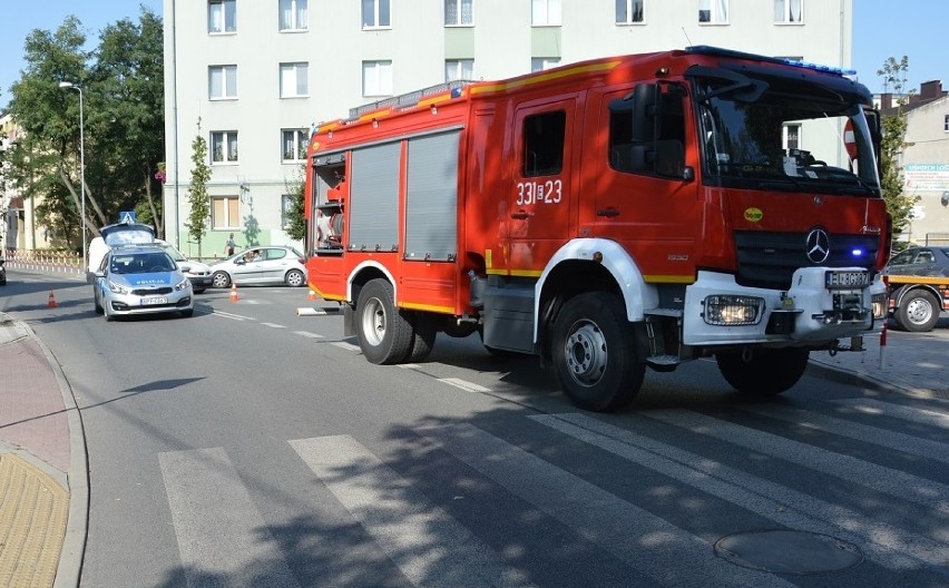 Groźny wypadek w centrum Piotrkowa Trybunalskiego we wtorek (22 września). Sprawca wypadku uciekł