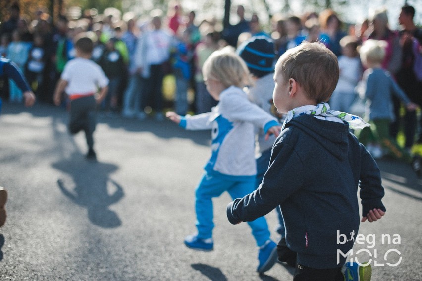 Bieg charytatywny na Molo przyniósł blisko 11 tys. zł dla niepełnosprawnego rodzeństwa z Oświęcimia [ZDJĘCIA]