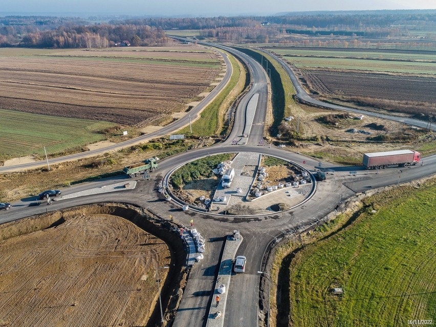 Kierowcy mogą już korzystać z mostu między Praszką a Rosochami, który powstał w ramach powstającej obwodnicy