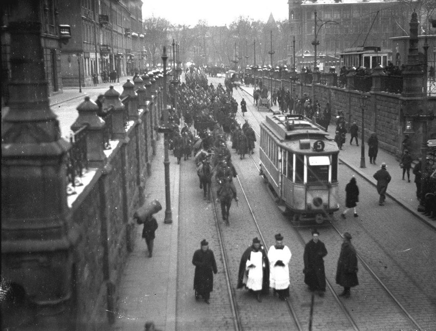 Tramwaje przed 1945 rokiem w Krakowie, nie uwierzysz, gdzie kiedyś były szyny [GALERIA]