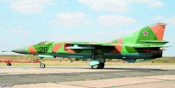 Radziecki samolot myśliwski MiG-23M. Tego rodzaju maszyna, startując z bazy w Bagiczu pod Kołobrzegiem, 4 lipca 1989 r., mimo braku pilota, dotarła aż do Belgii. Tutaj, niestety, podczas upadku odrzutowca zginął 18-latek. Ten stał na werandzie, którą skrzydłem ściął sunący bez wysuniętego podwozia odrzutowiec.