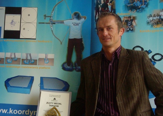 Mariusz Strzecha z radomskiej firmy Koordynacja odebrał złoty medal przyznany na targach medycznych w Łodzi.
