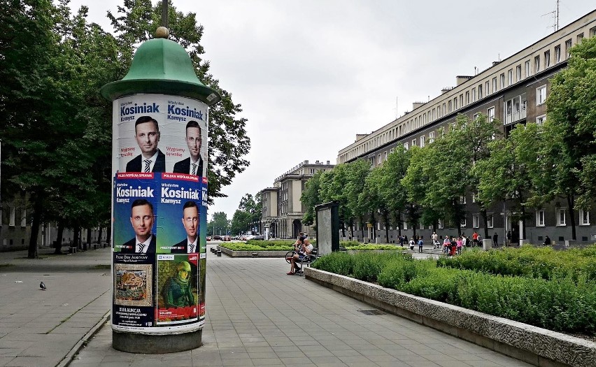 Wybory prezydenckie 2020. Na ulicach pojawia się coraz więcej plakatów z kandydatami  [ZDJĘCIA]