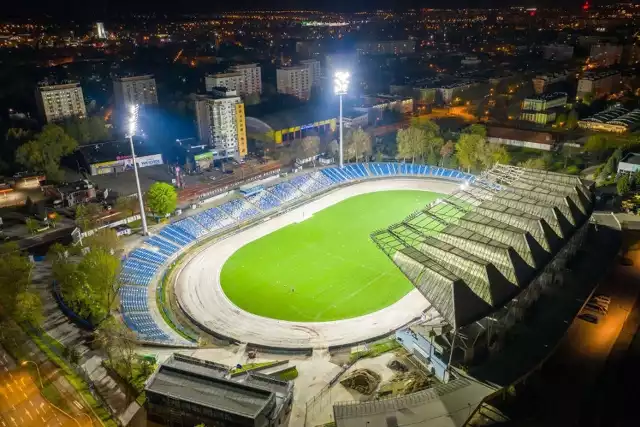 Stadion miejski w Rzeszowie nie spełnia "telewizyjnych" wymogów.