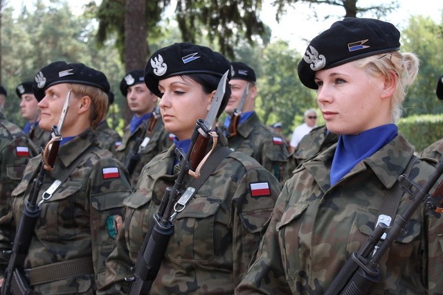 W obchodach będą brać udział również szkoły, który patronem jest &#8222;Czarna Dywizja&#8221; i gen. Maczek. Na przykład żagańską dwójkę, imienia 11LDKPanc odwiedzą panie żołnierki, które opowiedzą o swojej pracy.