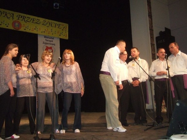 Dla członków zespołu Angel ze Środowiskowego Domu Samopomocy przy ulicy Focha w Ostrowcu występ był scenicznym debiutem.