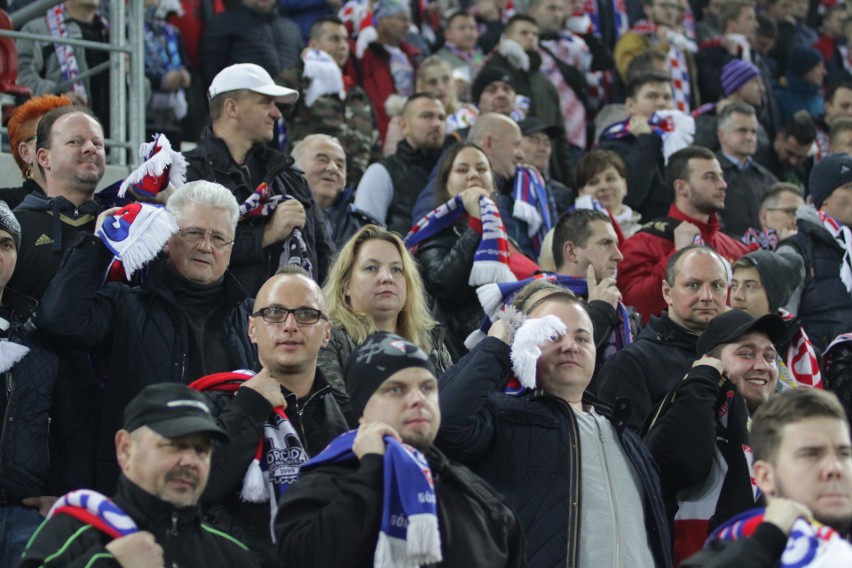 Górnik Zabrze - Śląsk Wrocław. Kibice odśpiewali hymn ZDJĘCIA KIBICÓW