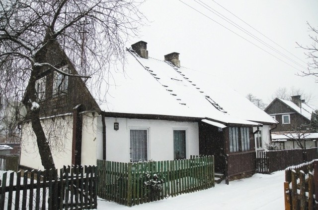 Dom przy ul. Stawowej 2a powstał prawdopodobnie w latach 80. XIX wieku - w tym samym czasie, kiedy osiem domów robotniczych przy ul. ks. Suchowolca. A te ostatnie - jako zespół zabudowy - wpisane są do rejestru zabytków.