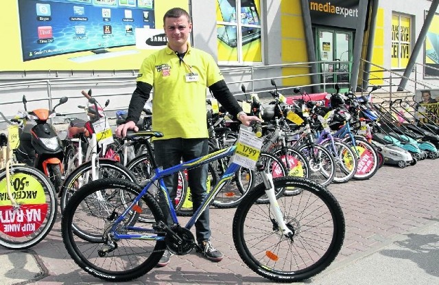 Rower górski (MTB)- Klasyczny jest przeznaczony do jazdy w ciężkim terenie, na przykład górzystym.- Klasyczny rower górski posiada przednią amortyzację. Rower taki jest cięższy od rowerów szosowych.- Większość komercyjnych rowerów górskich nie jest fabrycznie wyposażona w wymagane prawem oprzyrządowanie - oświetlenie i sygnały dźwiękowe.