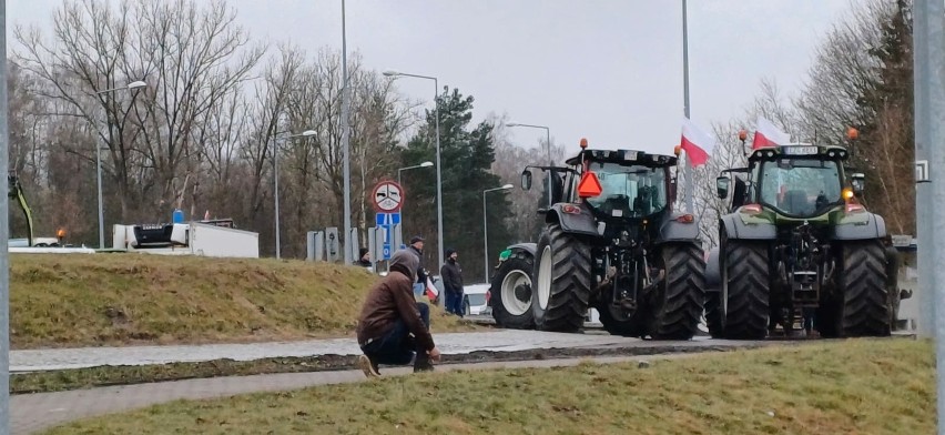 Dziś i jutro protesty rolników! Najbliżej Łodzi na blokady możesz się natknąć w okolicach Zgierza. Zobacz, co się dzieje. AKTUALIZACJA