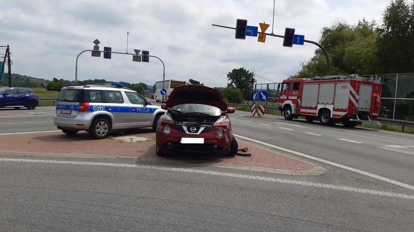 Zderzenie dwóch samochodów osobowych na skrzyżowaniu DK 94 i...