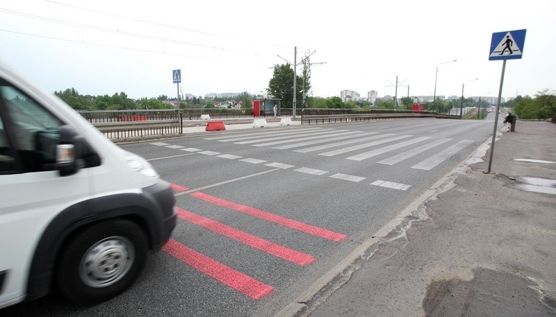 Do znacznej części potrąceń dochodzi na pasach, np. na...