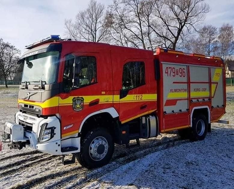 Nowy samochód ratowniczo gaśniczy dla Ochotniczej Straży Pożarnej w Klimontowie. To super maszyna. Zobacz zdjęcia