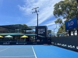 Najbardziej imprezowy kort na Australian Open. Drinki i tosty przebijają tenis. „Biały sport” i jego etykieta to już zamierzchła przeszłość