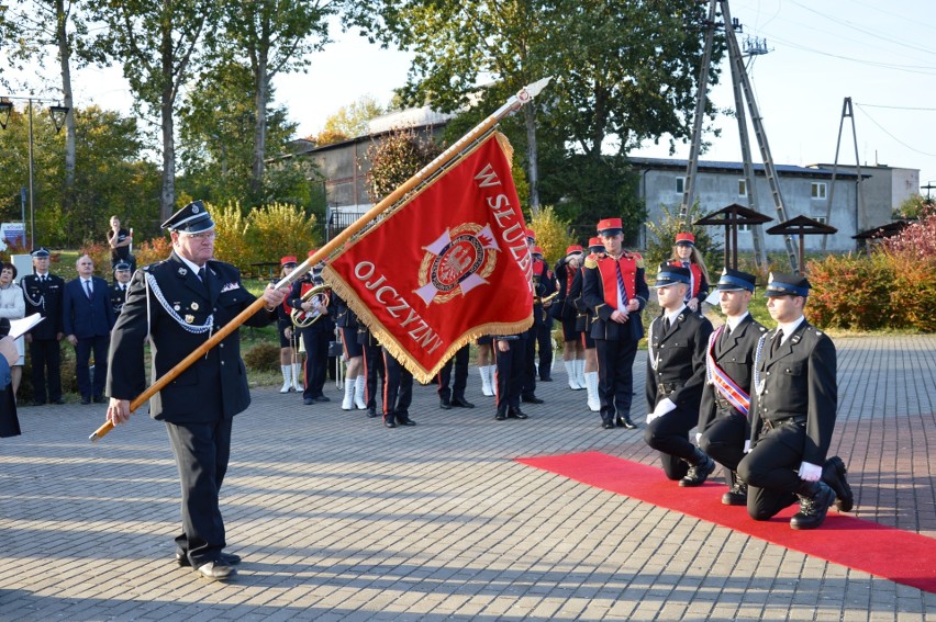 Strażacy z Czarnej Dabrówki ochotnicy mają swój sztandar