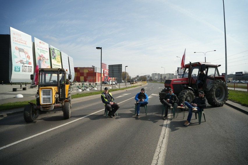 Tak wygląda protest rolników w Toruniu i Łysomicach. W...