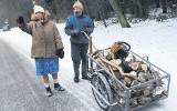 Wybrzeże Rewalskie. Żyją w rozwalającej się szopie z dziurawym piecykiem pośrodku