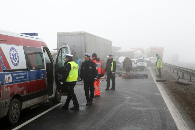 26-01-2017 piotrkow karambol na autostradzie a1 pod piotrkowemfot. dariusz smigielskidziennik lodzki/polska press *** local caption *** karambol wypadek autostrada