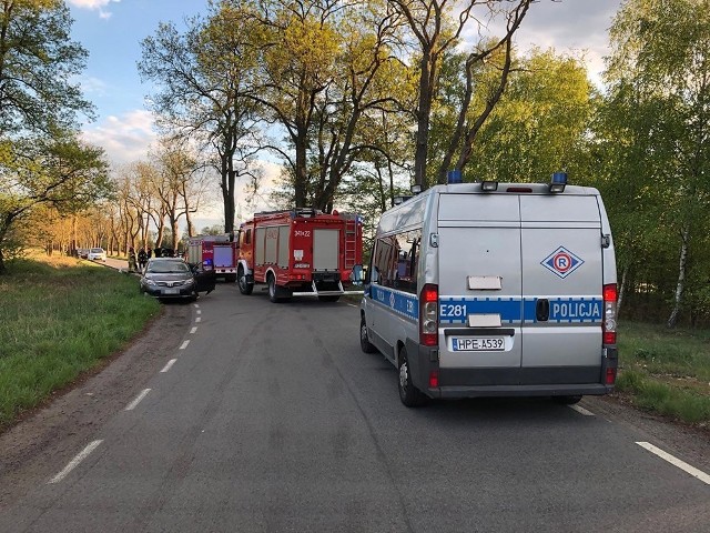 Na miejsce wypadku przyjechały służby ratunkowe i zielonogórska policja.