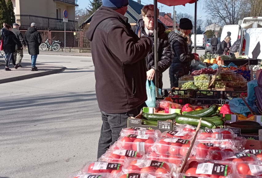 Zobaczcie aktualne ceny warzyw i owoców na targu w...