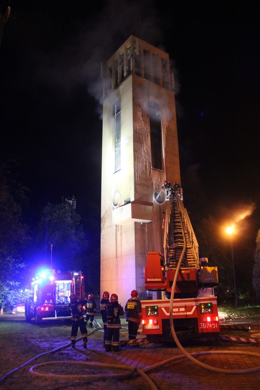 Pożar kościoła św. Franciszka w Łodzi. Spłonęło wyposażenie wieży kościelnej [ZDJĘCIA, FILM]