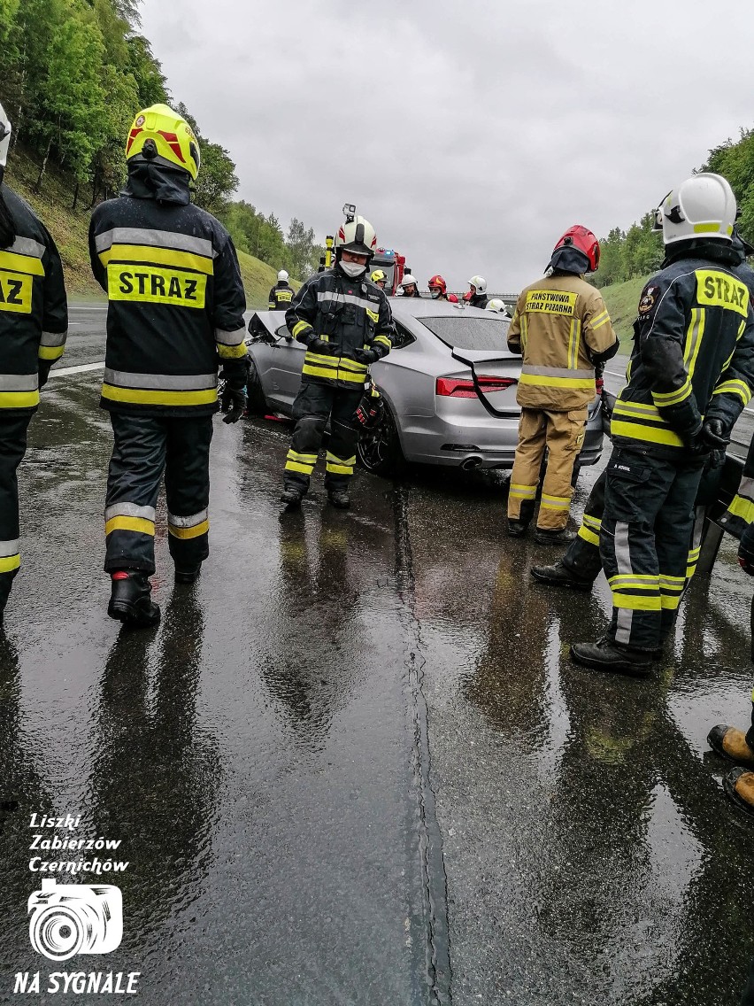 Wypadek audi na autostradzie A4 w gminie Zabierzów