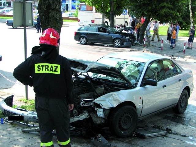 Na ulicy Mickiewicza w Bielsku Podlaskim  bardzo często dochodzi do wypadków. Urzędnicy przyznają zaś, że mogłoby być bezpieczniej, ale nie ma na to pieniędzy.