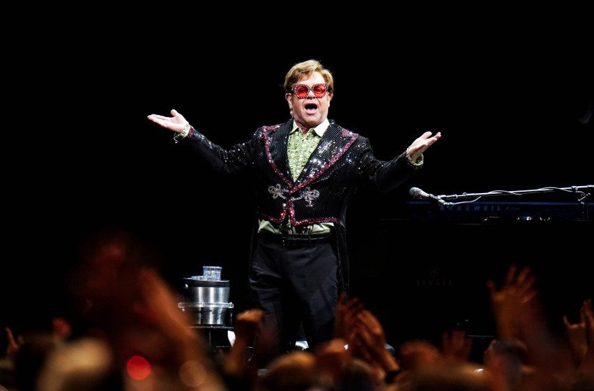 Elton John wyznał, że przez sześć lat chorował na bulimię.
