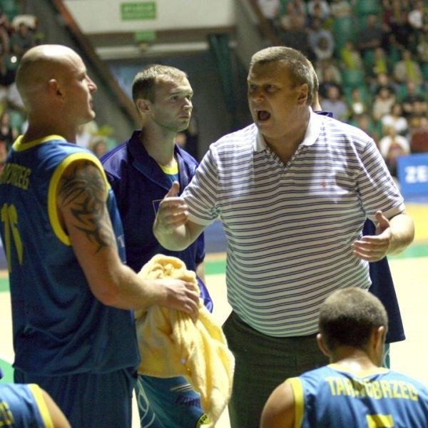 Koszykarze tarnobrzeskiej Siarki i ich trenera Zbigniewa Pyszniaka, czekają trudne chwile w Tychach.