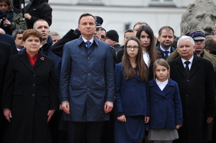 6. rocznica katastrofy smoleńskiej: Marsz pamięci na zakończenie uroczystości w Warszawie [ZDJĘCIA]