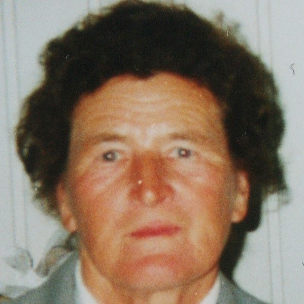 Tak wygląda poszukiwana 72 letnia Helena Maziarz z Huty Deręgowskiej. Policja prosi o kontakt wszystkie osoby, które widziały kobietę lub wiedzą coś o jej losach.