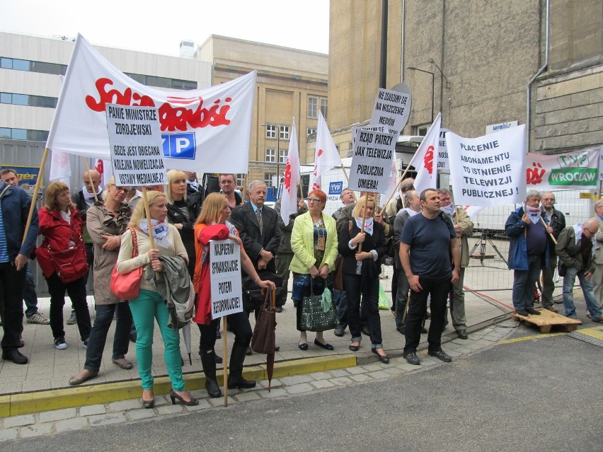 Protest TVP. Nie chcą przejścia do zewnętrznej firmy i prywatyzacji (ZDJĘCIA)