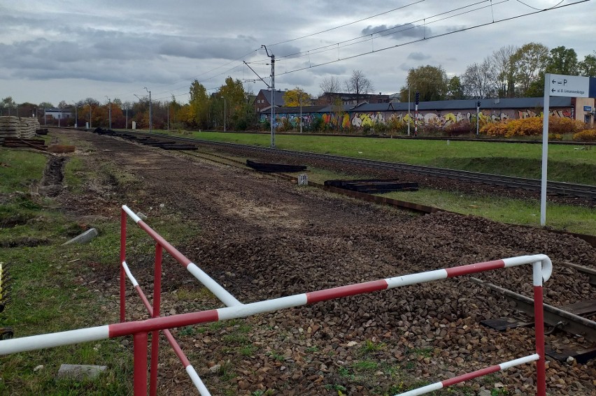 Trwa rozbiórka torów na stacji w Dąbrowie Górniczej. To znak, że rozpoczęła się przebudowa terenów wokół dworca