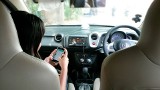 Francja. Surowy bat na kierowców: rozmawiasz przez komórkę w czasie jazdy, stracisz prawo jazdy!