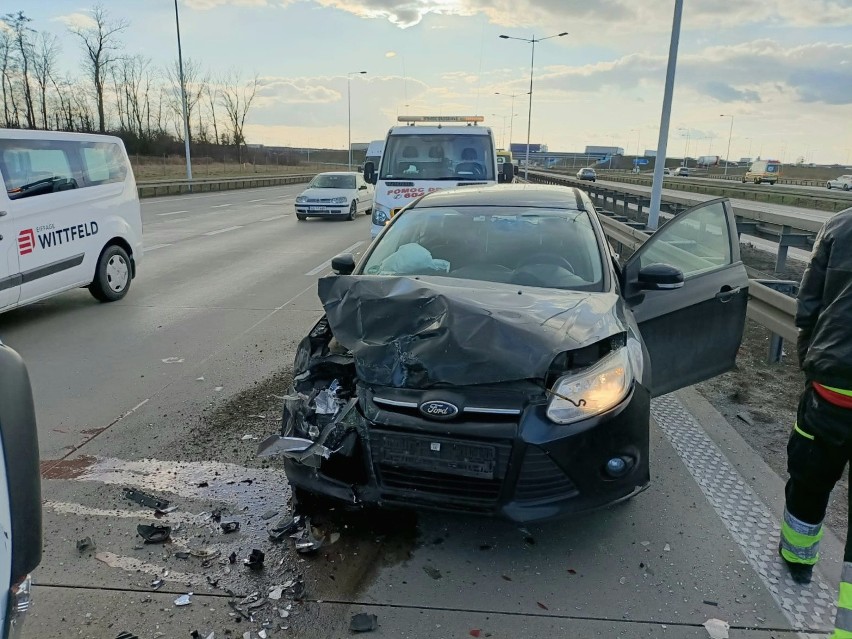 Wypadek na A4 pod Wrocławiem. Mocno utrudniony przejazd [ZDJĘCIA]