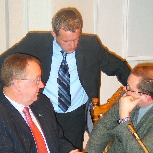 Spięcie poszło o Andrzeja Wegnera (z lewej),  który "przepadł" w głosowaniu do komisji  finansów.