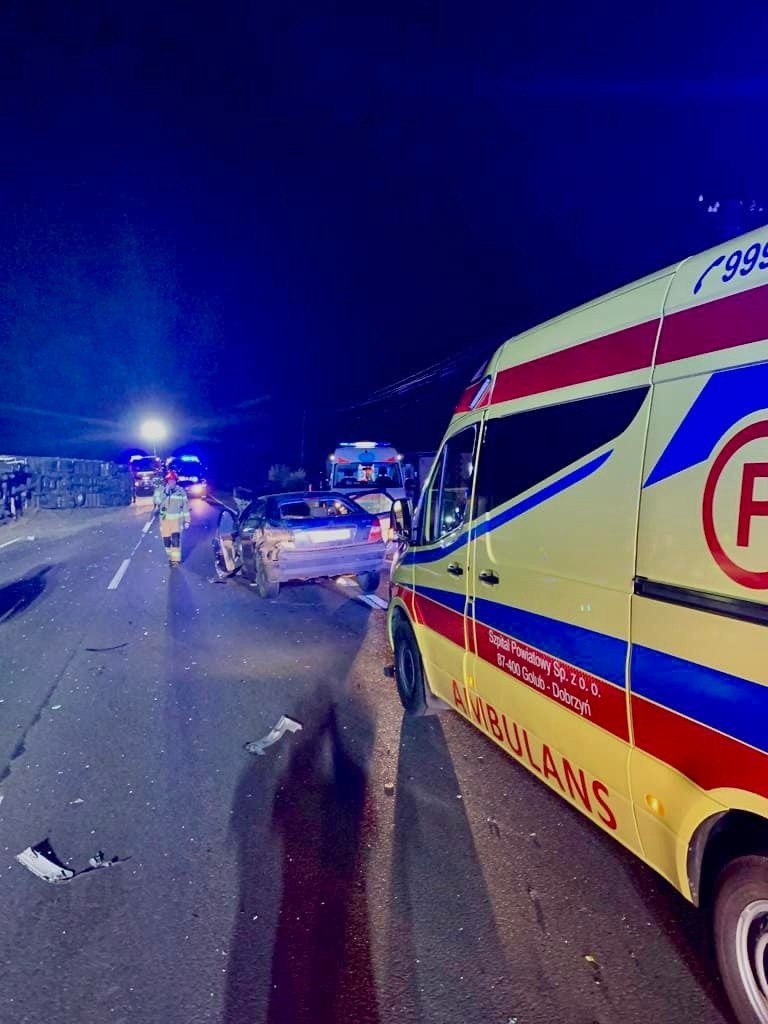 Poważny wypadek w Karczewie pod Golubiem-Dobrzyniem. Tir wpadł do rowu [zdjęcia]