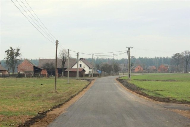 To był ostatni brakujący odcinek drogi łączącej Klekotną w gminie Dobrodzień z Kolonią Łomnicką w gminie Olesno.