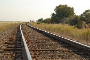 Opowieści o tym, że na linii kolejowej z Raciborza do Głubczyc i dalej do Racławic znów pojawią się pociągi pasażerskie można włożyć między bajki - przyznają anonimowo kolejarze. (fot. sxc)