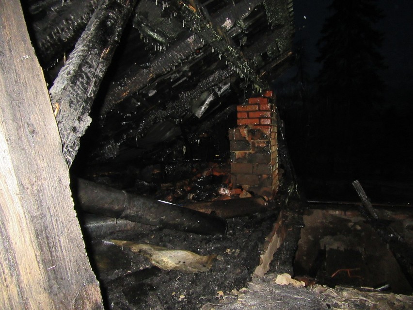 Pożar w Szynwałdzie zniszczył gospodarstwo strażaka.