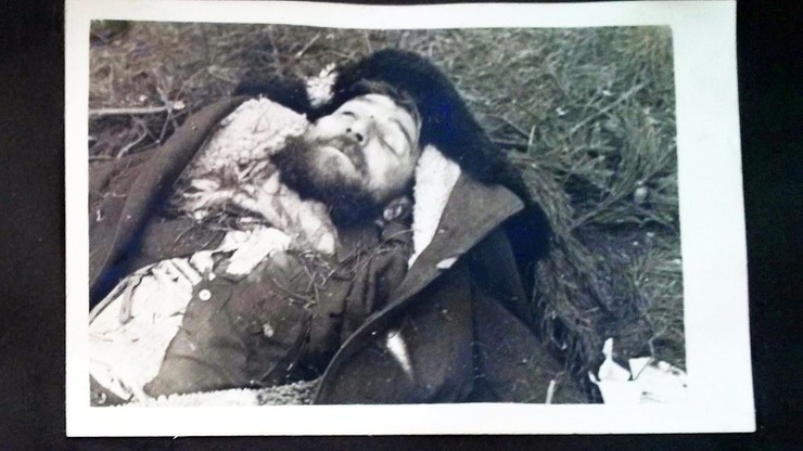 Pośmiertne zdjęcie Hubala wykonane przez Niemców 30 kwietnia...
