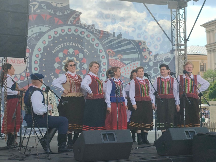 Zespół śpiewaczy Echo Łysicy promował gminę Bieliny na krakowskim rynku